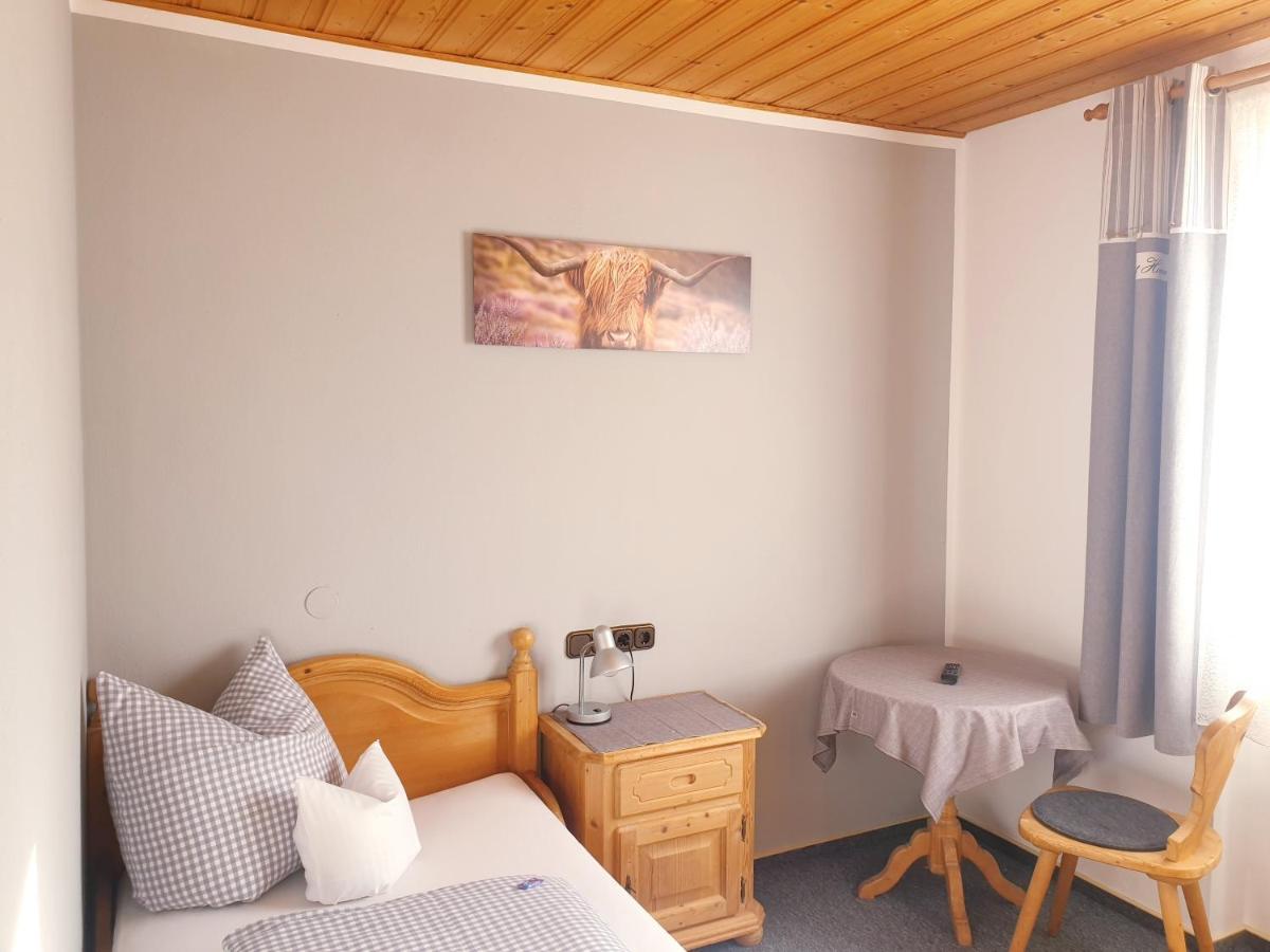 Pension Zum Krug, Messe Muenchen Hergolding 外观 照片