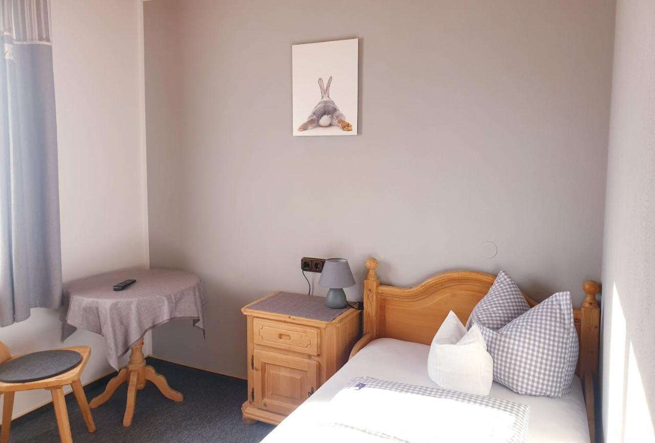Pension Zum Krug, Messe Muenchen Hergolding 外观 照片