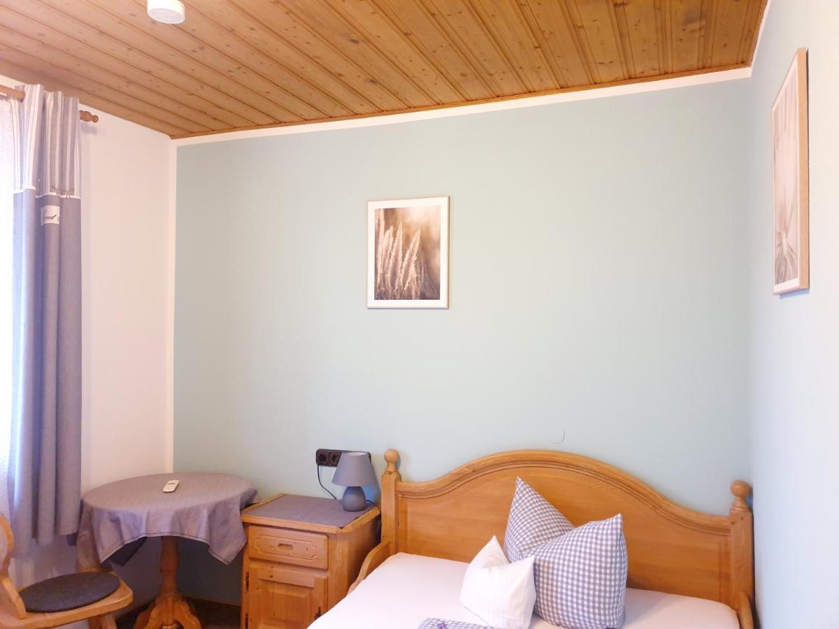 Pension Zum Krug, Messe Muenchen Hergolding 外观 照片