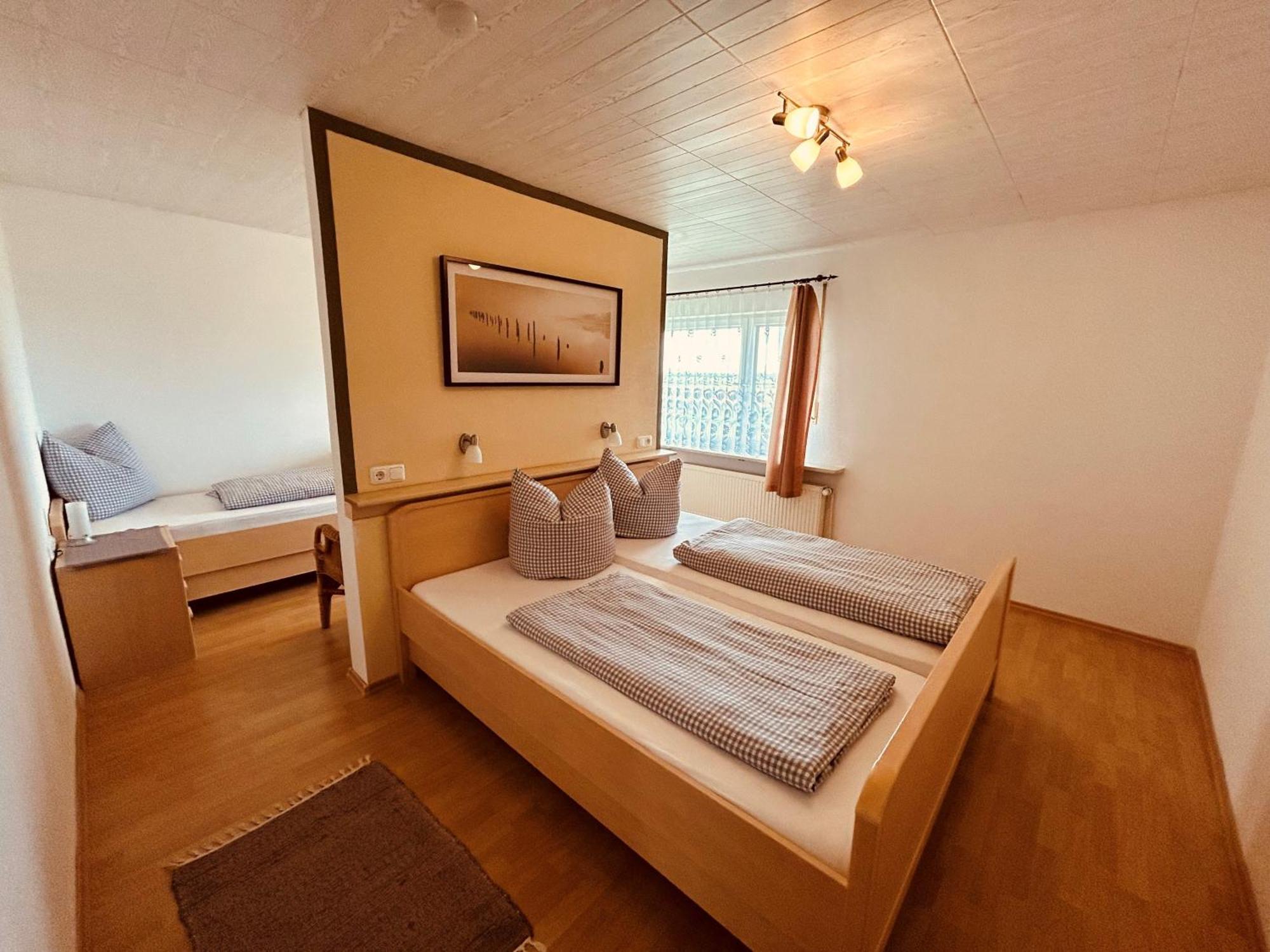 Pension Zum Krug, Messe Muenchen Hergolding 客房 照片